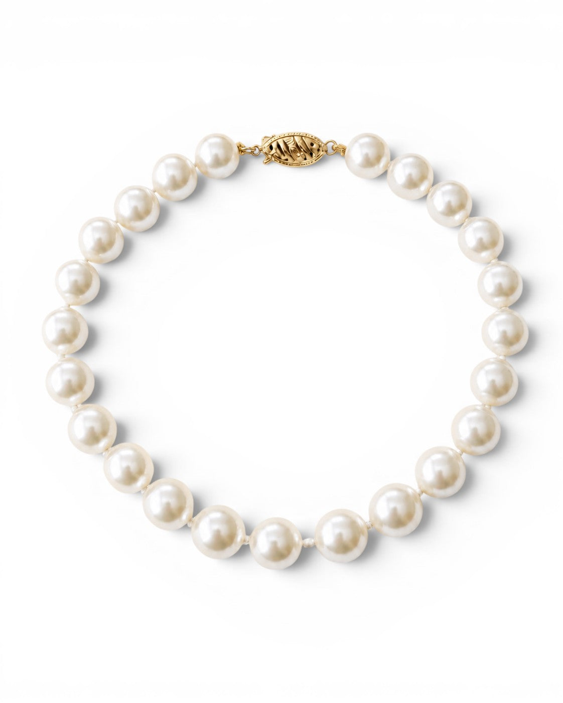 White freshwater pearl bracelet with a gold clasp