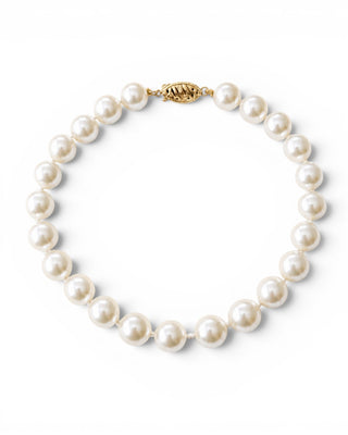 White freshwater pearl bracelet with a gold clasp