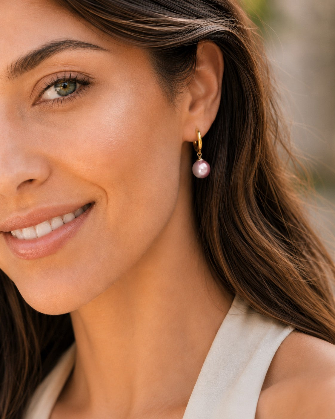 Close-up of 9–9.5mm pink Freshwater pearl huggie earrings