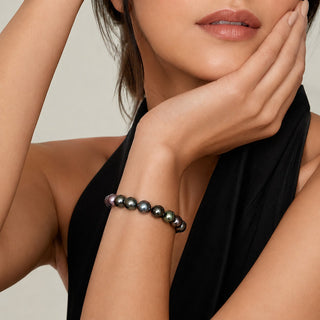 Prestige Pearl multicolor Tahitian pearl bracelet with 9-10mm round pearls on a model wearing a black top
